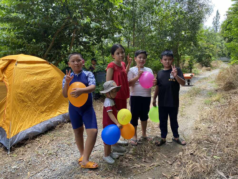 Đội về nhì chơi giữ bóng bằng rốn