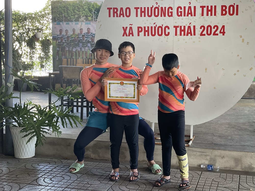 Tiun ủng hộ giải bơi xã Phước Thái tặng thêm tiệc buffet, du lịch biển và tiền mặt cho học sinh