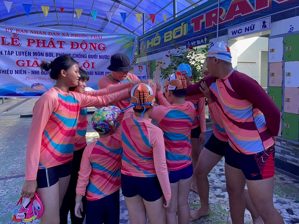 Đội bơi Tiun quyết thắng giành giải thưởng kêu gọi bảo vệ rừng đước và rái cá