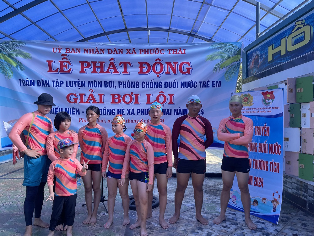 Các học trò Tiun tự tin giành hết giải thưởng bơi lội xã Phước Thái