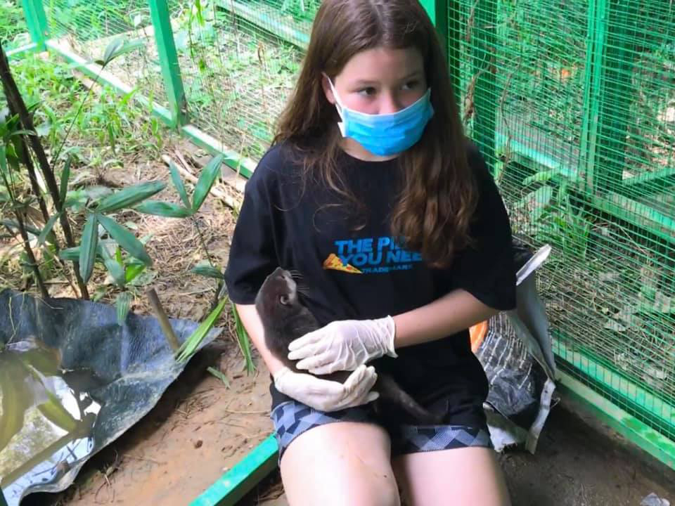Tiun gửi rái cá về vườn quốc gia và cho học trò trải nghiệm làm tình nguyện viên chăm sóc