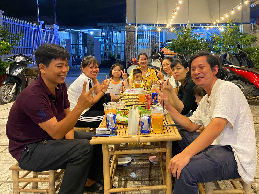 Nhóm cổ động viên bơi lội của mấy anh