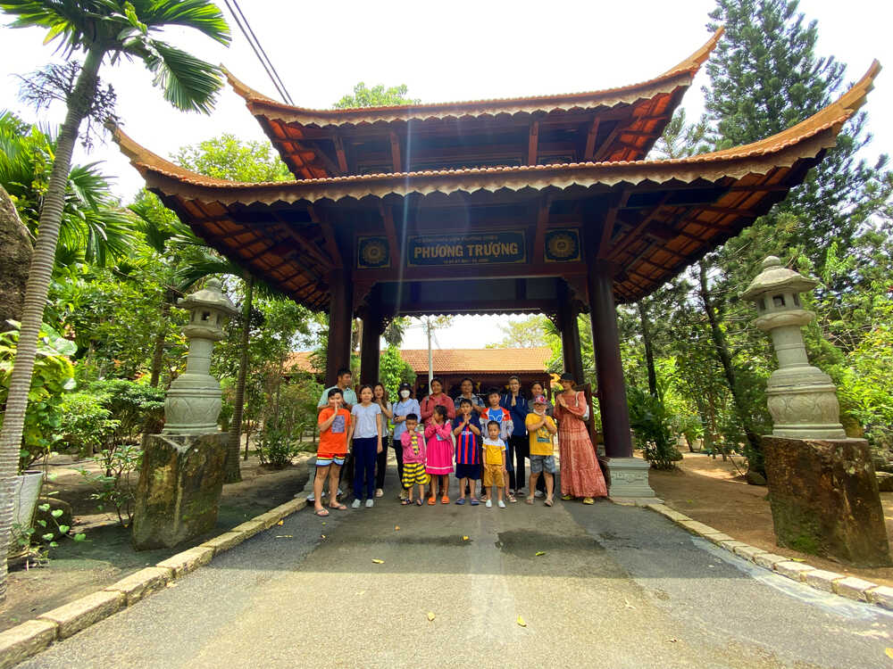 Học bơi với tiên cá Tiun được gieo duyên với các thiện tri thức