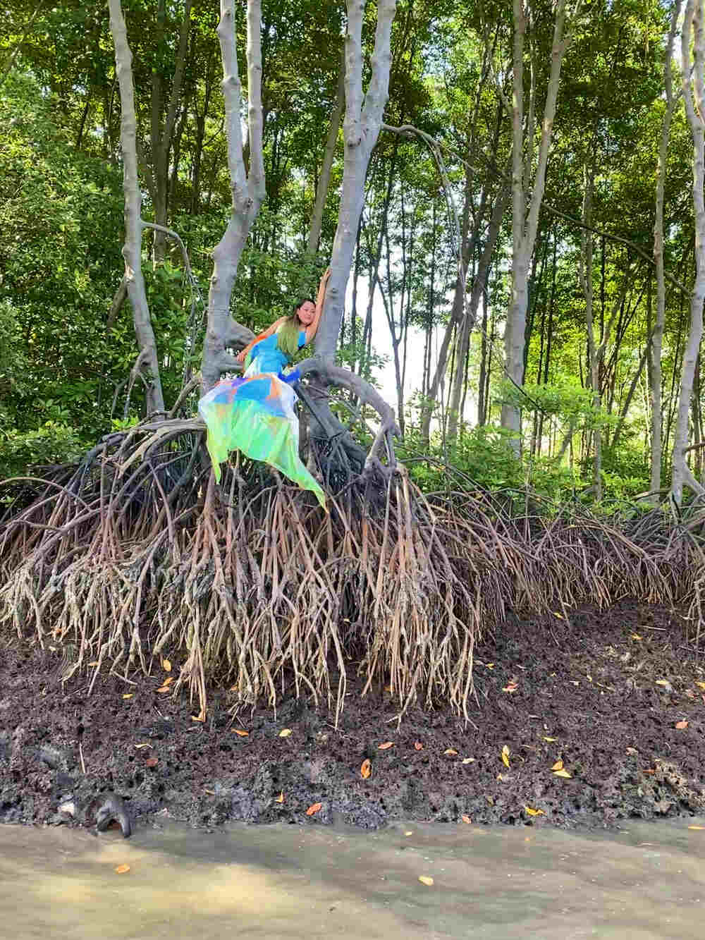 Da đuôi nàng tiên cá may cho chị Thu Eva được nhập nguyên liệu từ Hàn Quốc