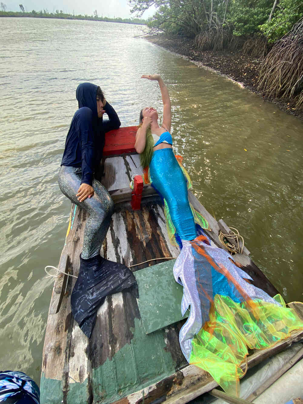 Chàng tiên cá Tiun gạnh tị với chị Thu Eva sở hữu bộ đuôi tiên cá rừng đước siêu đẹp