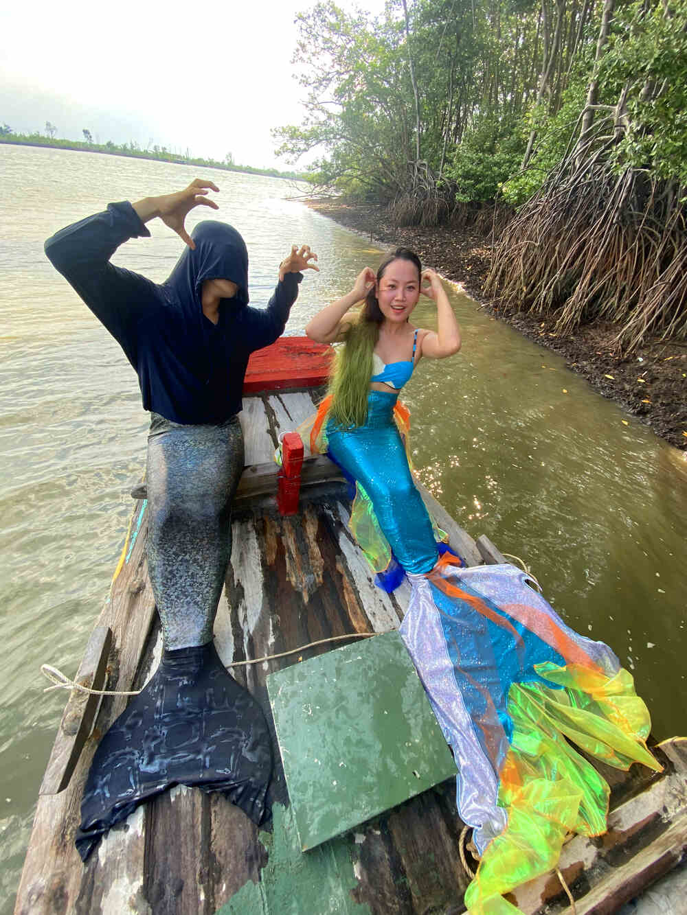 Học bơi tiên cá với Tiun sẽ vượt qua nổi sợ hãi dưới nước và nhận ra tất cả là yêu thương