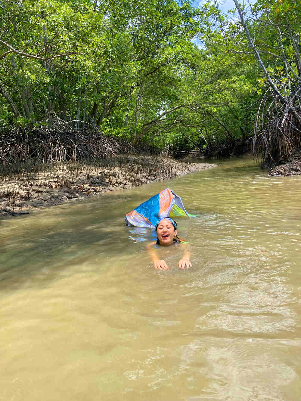 Nàng tiên cá Thu mắc cạn trong rừng ngập mặn