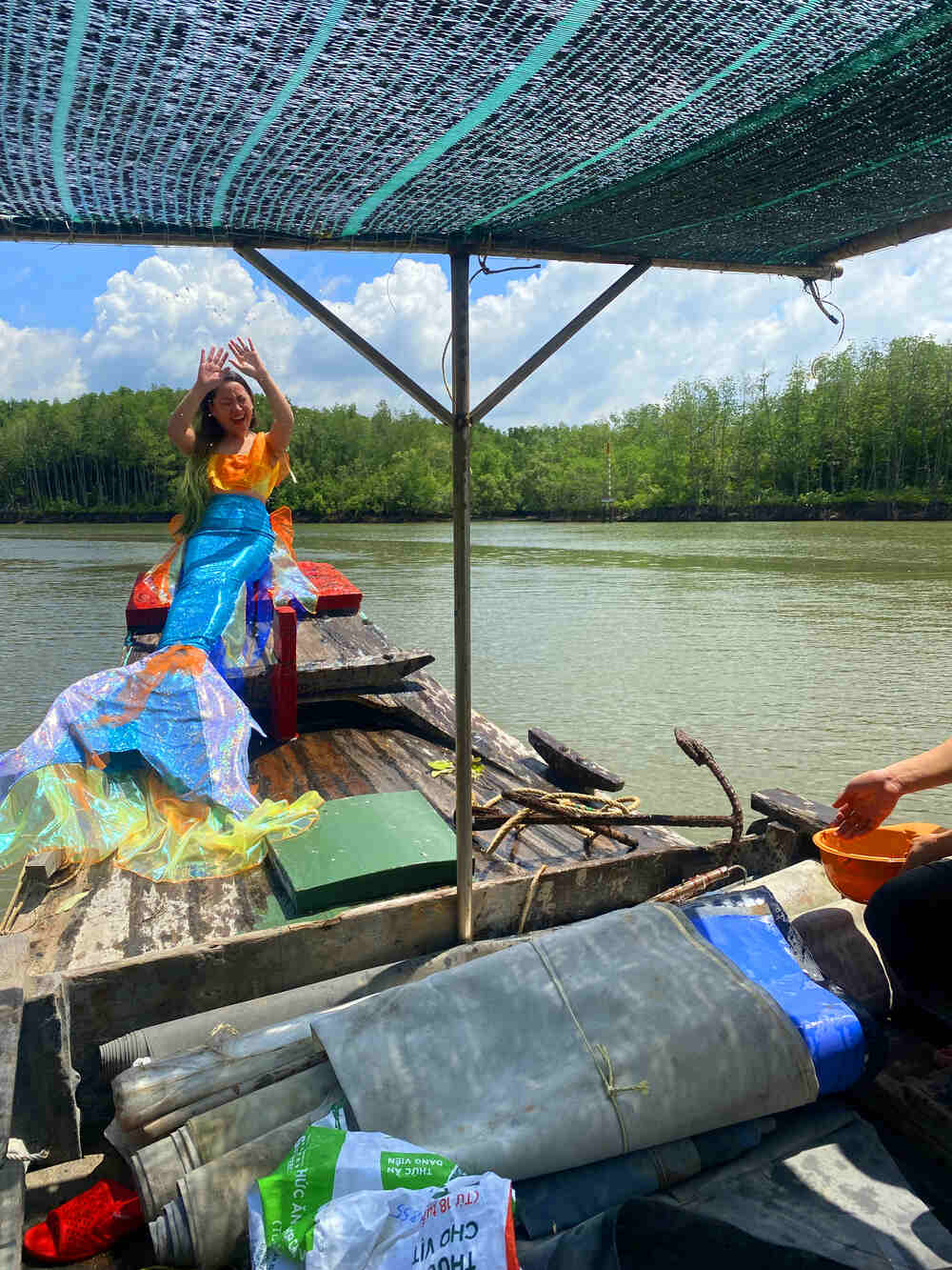 Giúp Tiun kêu gọi bảo vệ rừng đước khi làm tiên cá nhé chị Thu Eva