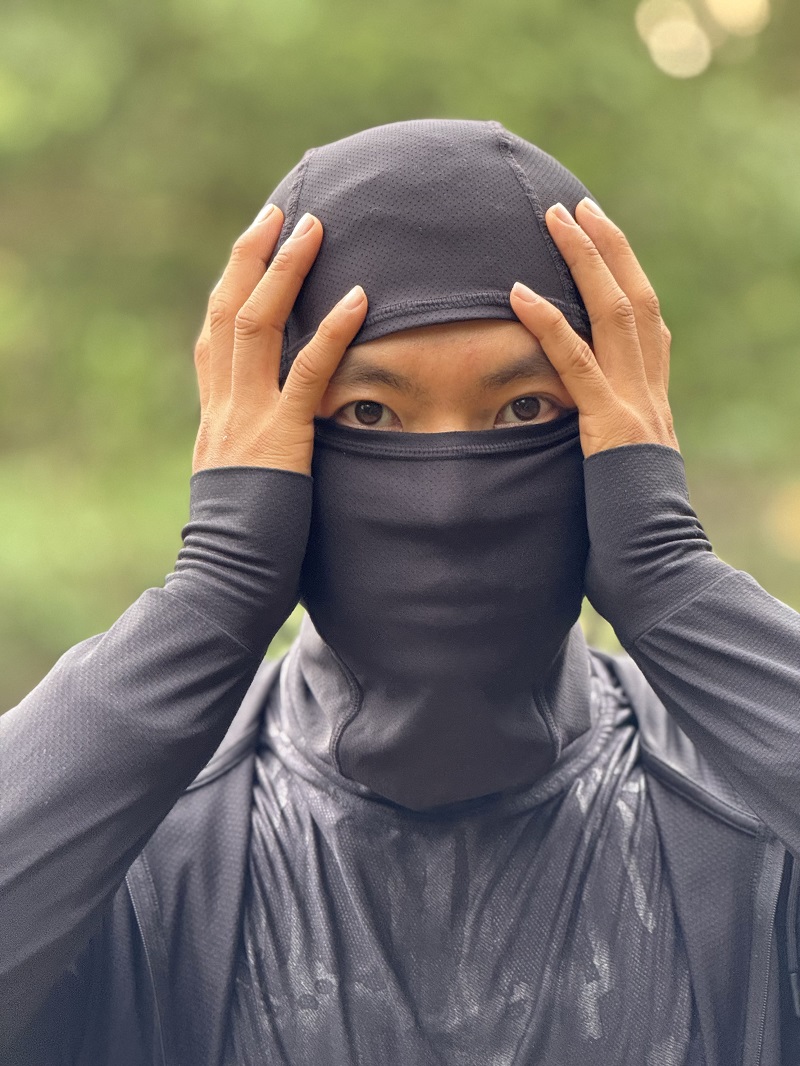 Nếu bạn tự ti về ngoại hình hay tuổi tác thì đeo khăn bịt mặt chống nắng Tiutac giúp hack tuổi