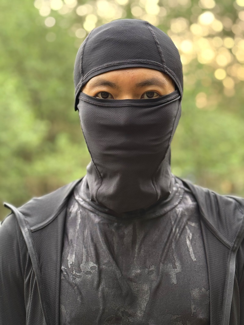 Khẩu trang bịt mặt chống nắng của Tiun cũng có thể giúp các idol né fan cuồng