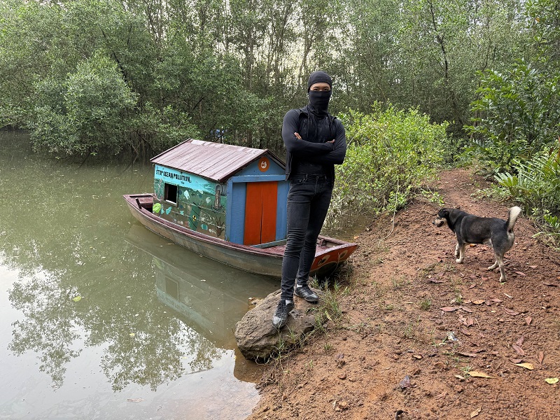 Tiun bán khăn bịt mặt ninja chống nắng gây quỹ bảo tồn rái cá sông Việt Nam