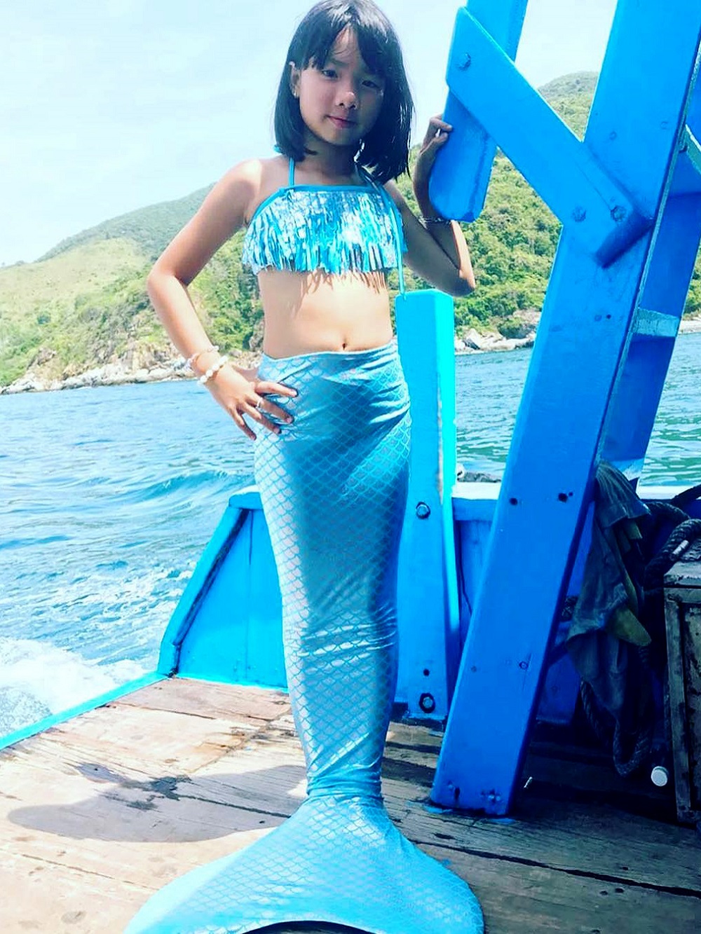 Bạn Coral học bơi tiên cá Tiun