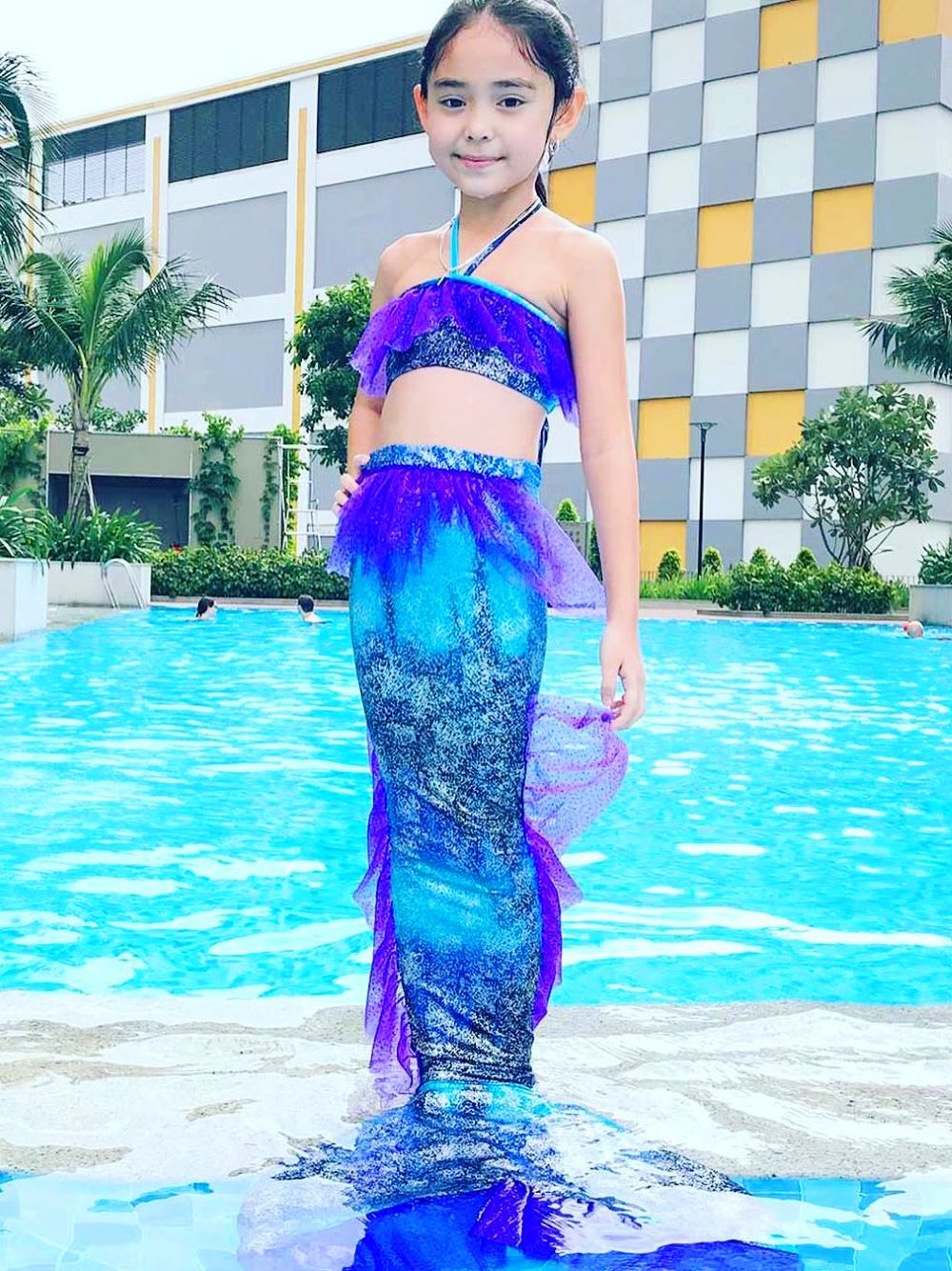 Mặc đuôi tiên cá Tiun thiết kế riêng độc quyền khiến học trò Helena mê mệt