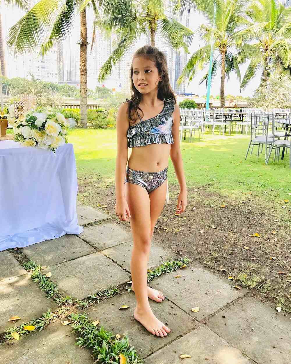 Mẫu đuôi nàng tiên cá Emily