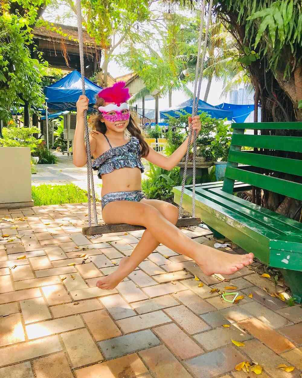 Mẫu đuôi nàng tiên cá Emily