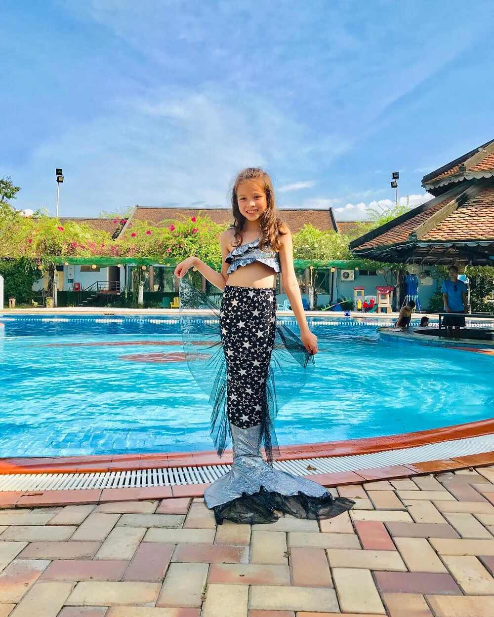 Mẫu đuôi nàng tiên cá Emily