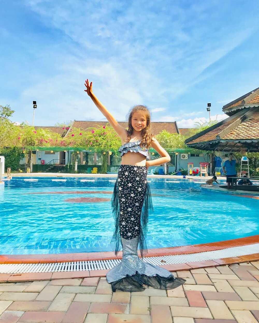 Mẫu đuôi nàng tiên cá Emily