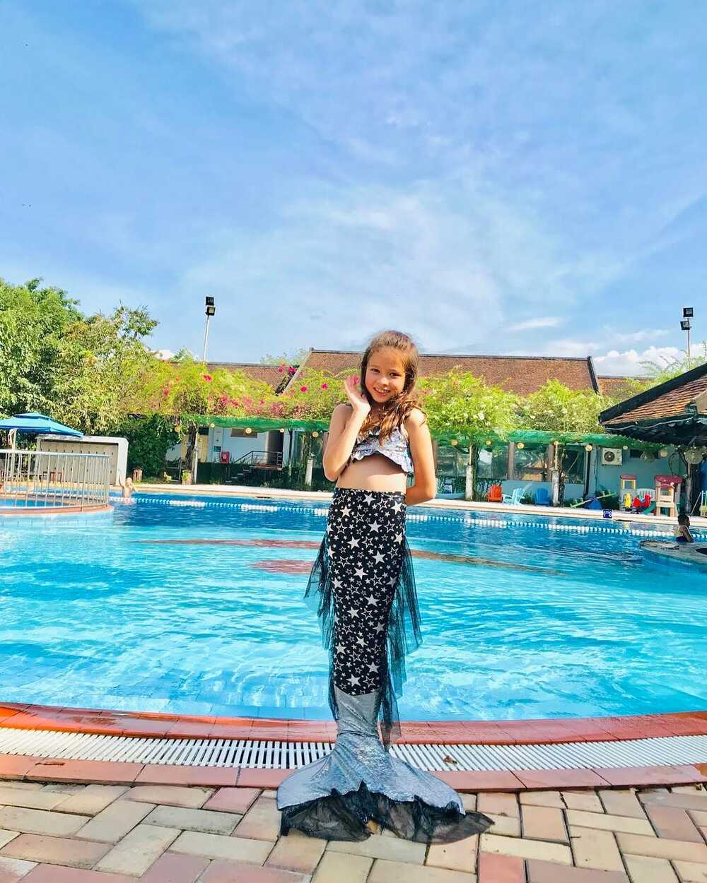 Mẫu đuôi nàng tiên cá Emily