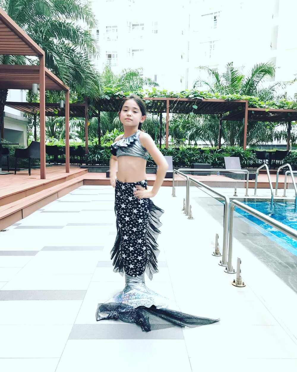 Mẫu đuôi nàng và chàng tiên cá