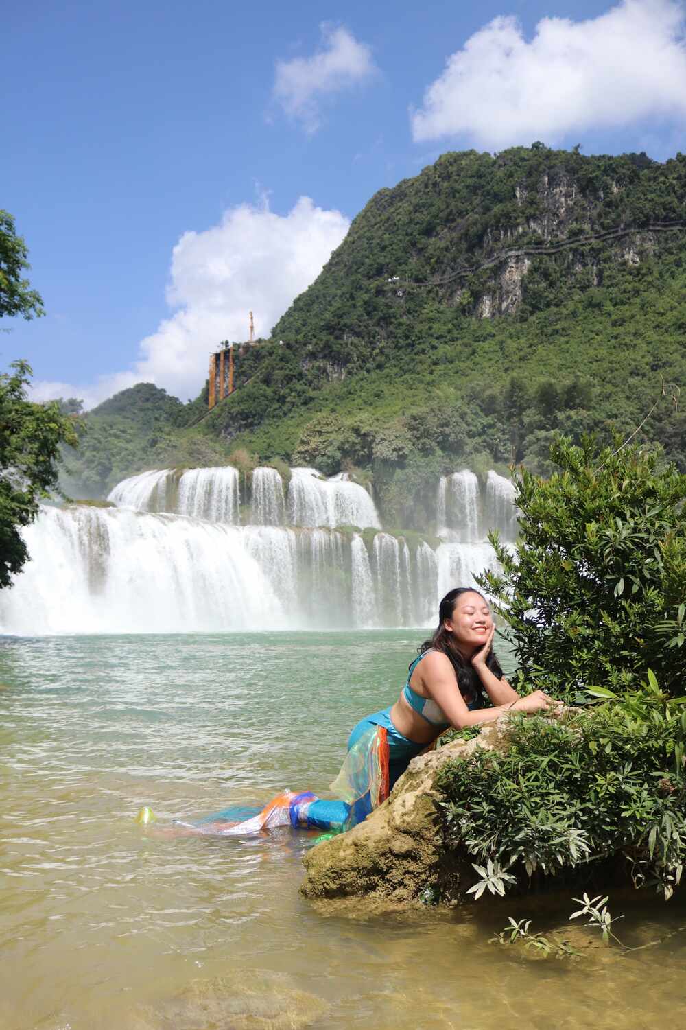 Nàng Tiên Cá Xuất Hiện Ở Thác Bản Giốc