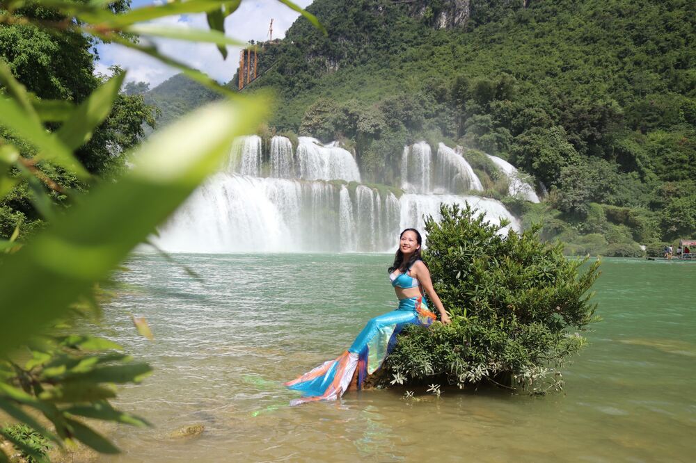 Nàng Tiên Cá Xuất Hiện Ở Thác Bản Giốc