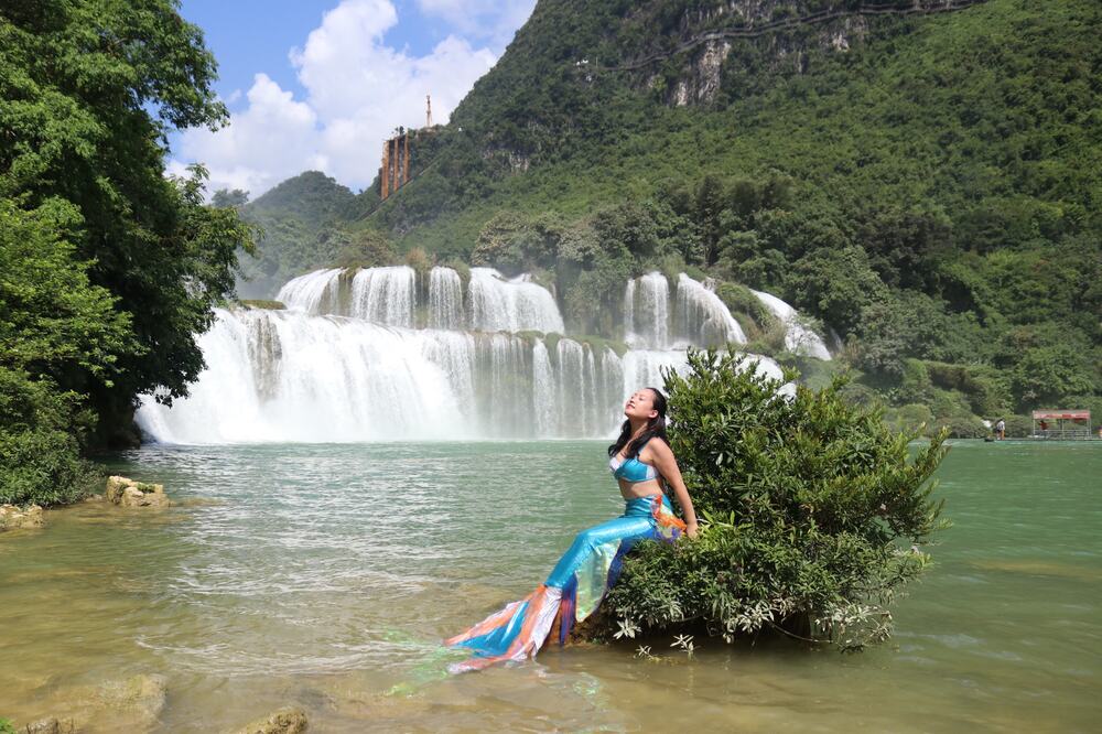 Nàng Tiên Cá Xuất Hiện Ở Thác Bản Giốc