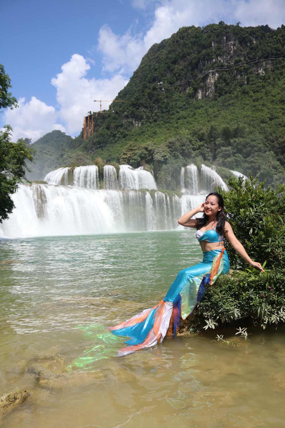 Nàng Tiên Cá Xuất Hiện Ở Thác Bản Giốc