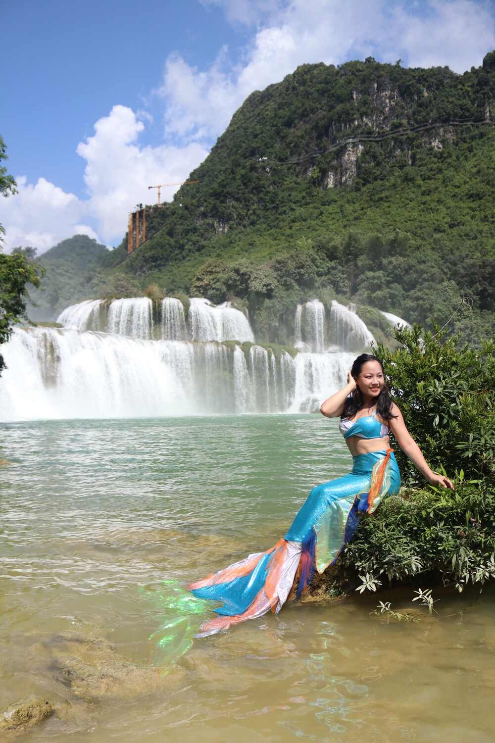 Nàng Tiên Cá Xuất Hiện Ở Thác Bản Giốc