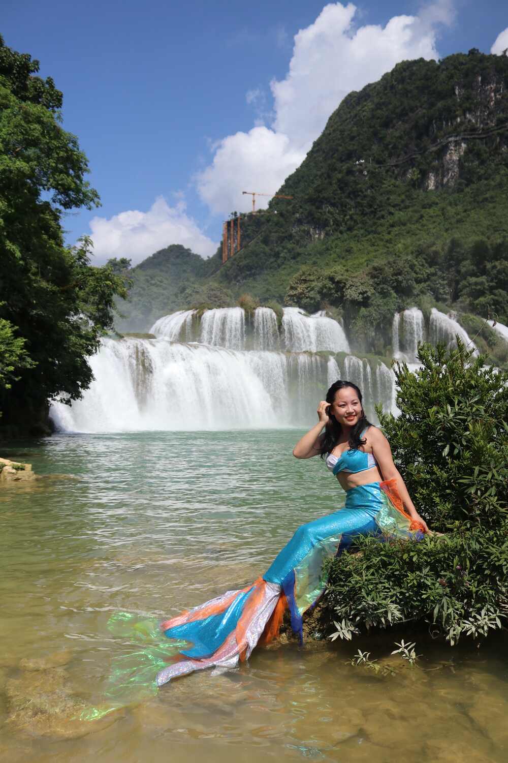 Nàng Tiên Cá Xuất Hiện Ở Thác Bản Giốc