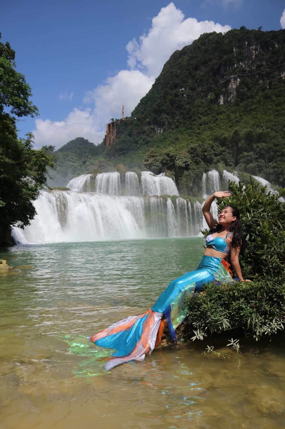 Nàng Tiên Cá Xuất Hiện Ở Thác Bản Giốc