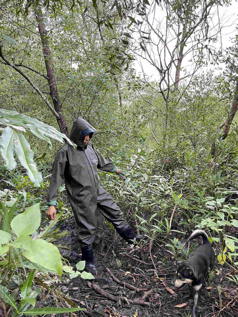 Trọn bộ quần áo liền ủng toàn thân có mũ trùm đầu Tiun giá 1,500,000 vnd
