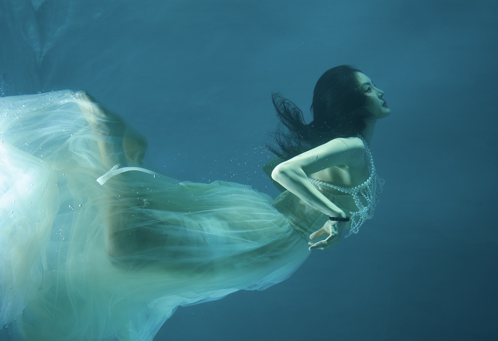 Mỹ nhân ngư Ximi tạo dáng dưới nước phong cách nàng tiên cá