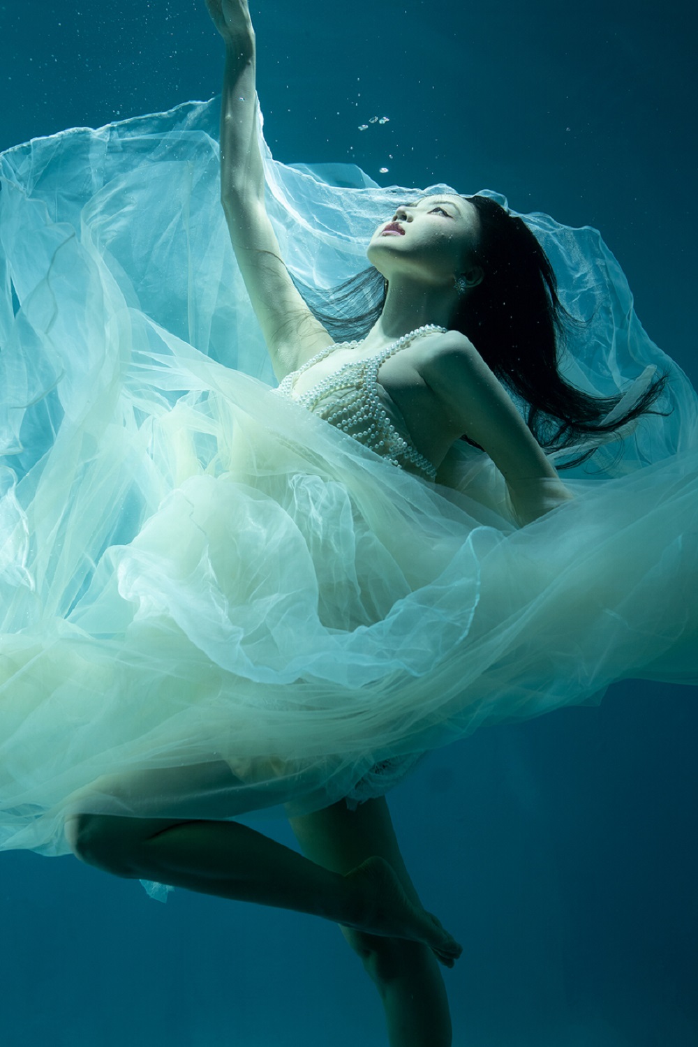 Để chụp ảnh nghệ thuật dưới nước đẹp như thế này bạn sẽ được tập luyện kỷ dưới nước