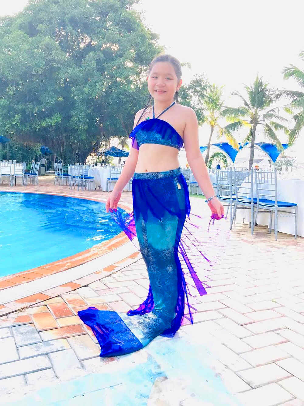 Bạn Alice thích mê mẫu đuôi nàng tiên cá cấp 2 với vây bơi đẹp ảo diệu khi lặn