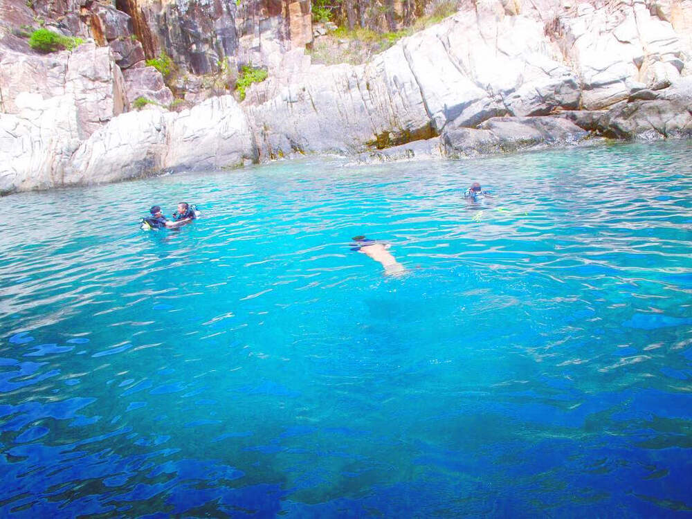 Chàng tiên cá Tiun lặn biển troll các thợ lặn