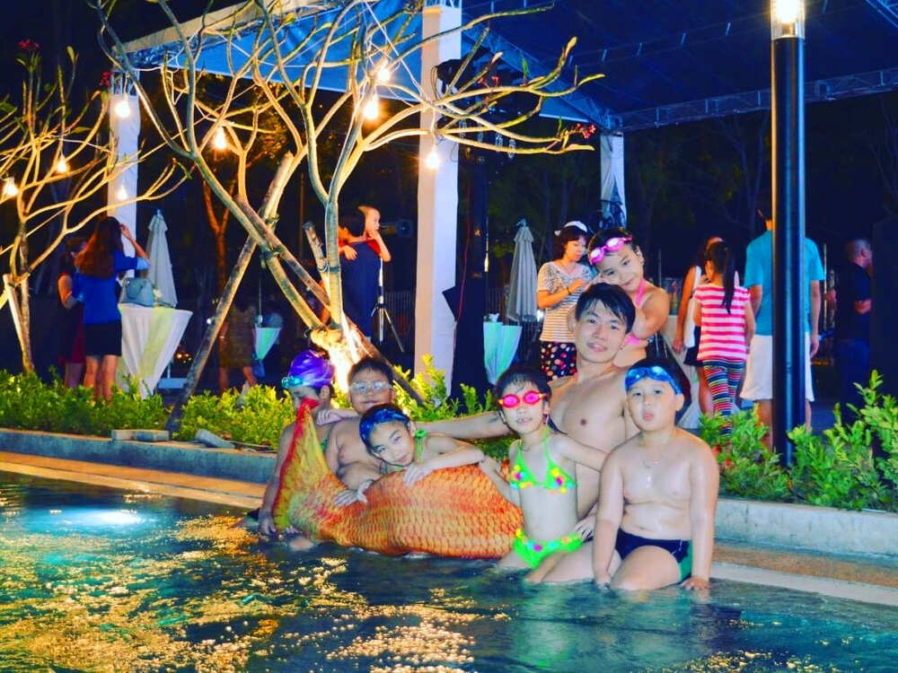 Tiun nhận đi tiệc sự kiện tiên cá bơi lặn trong hồ 1 tiếng $1000