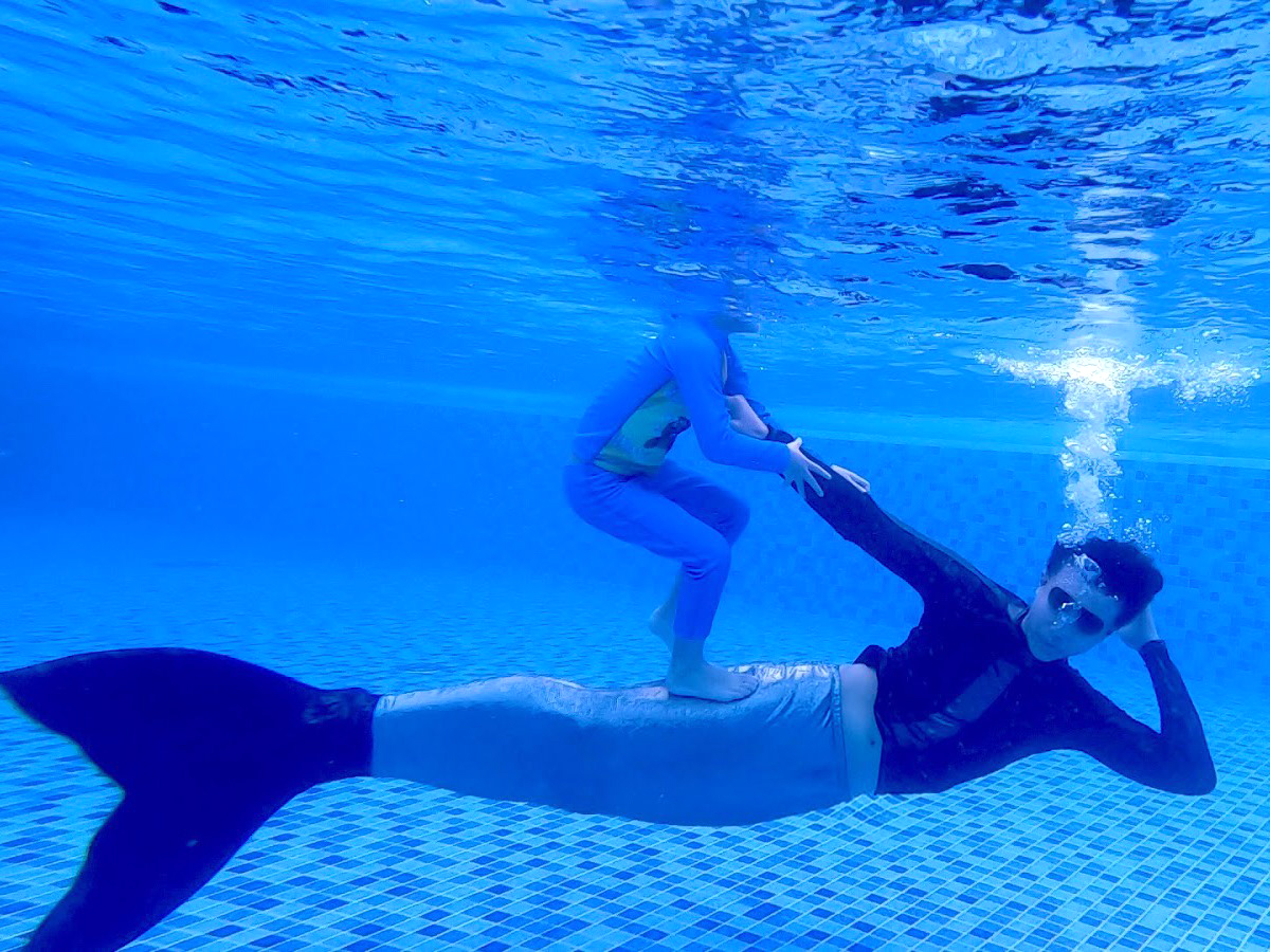 Tiun dạy bơi người trẻ em quốc tế