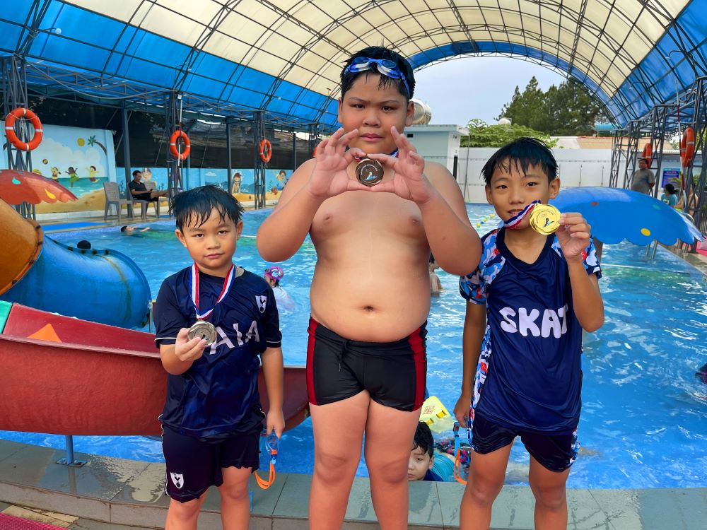 Trao huy chương cho Gia Bảo, Root, Hoàng Anh