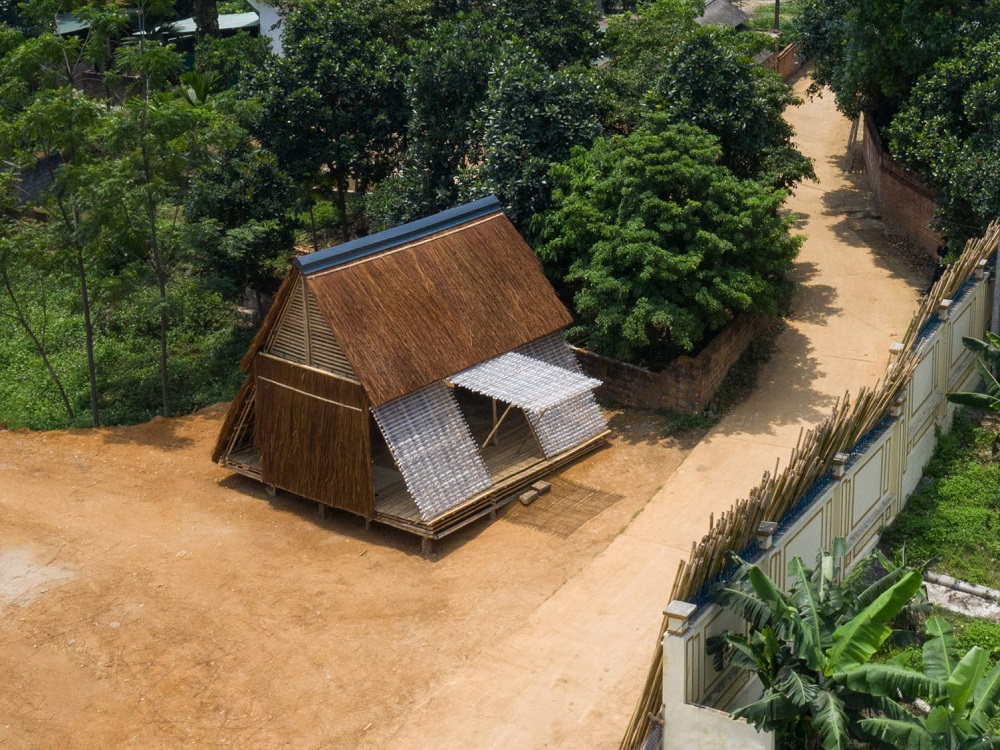 Một thiết kế nhà tre mái tranh nổi trên sông phục vụ tiếp khách