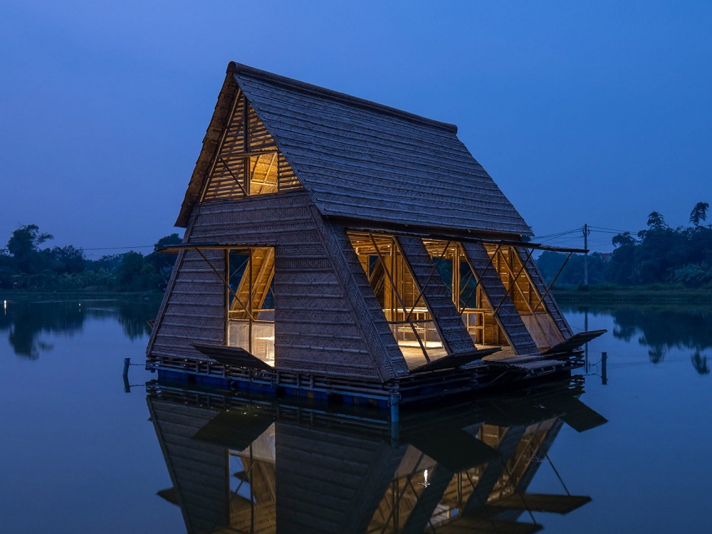 Góng ngang ngôi nhà bảo tồn rái cá trên sông