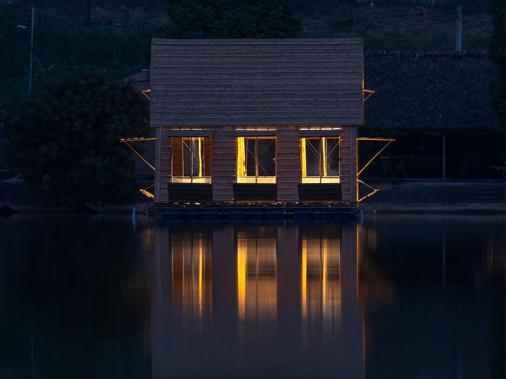 Mặt tiền ngôi nhà nổi trên sông giúp bảo tồn rái cá