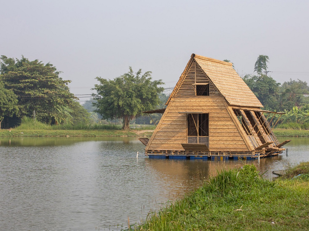 Buổi sáng ngôi nhà nổi trên sông cho các thành viên bảo tồn rái cá ở