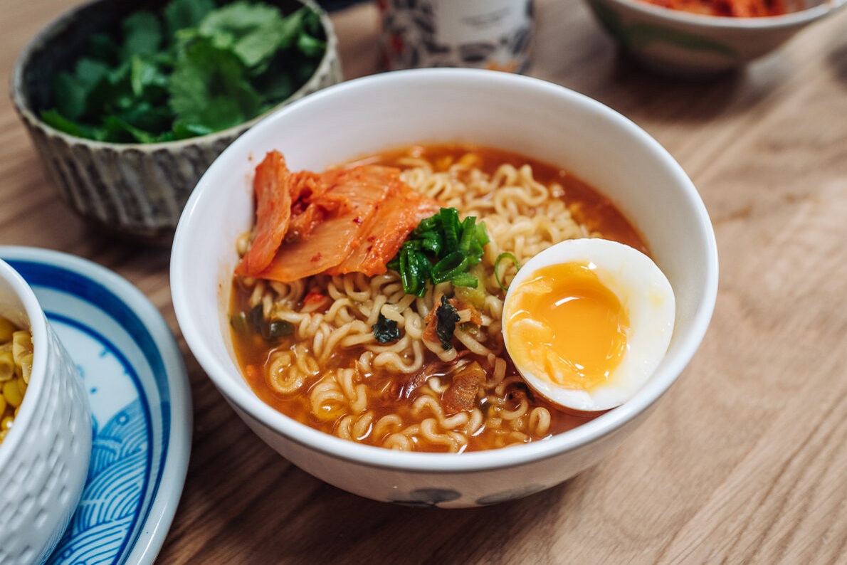 Bệnh gút có ăn được mì tôm không? Giải đáp chi tiết cho người bệnh