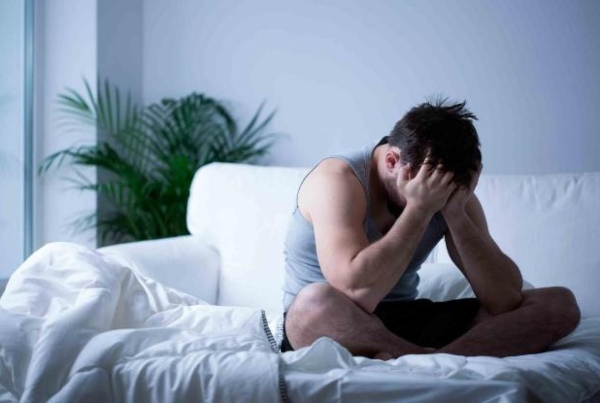 Ra Nhanh Có Phải Yếu Sinh Lý Không? Phân Biệt, Nguyên Nhân và Giải Pháp