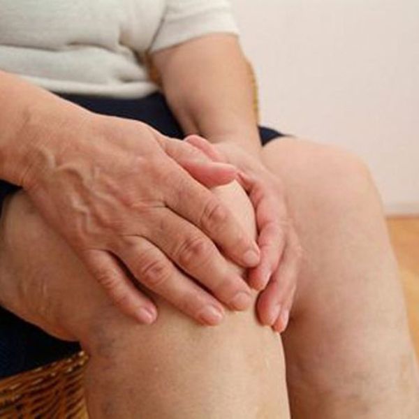 Thoái hóa khớp gây cản trở vận động ở người già