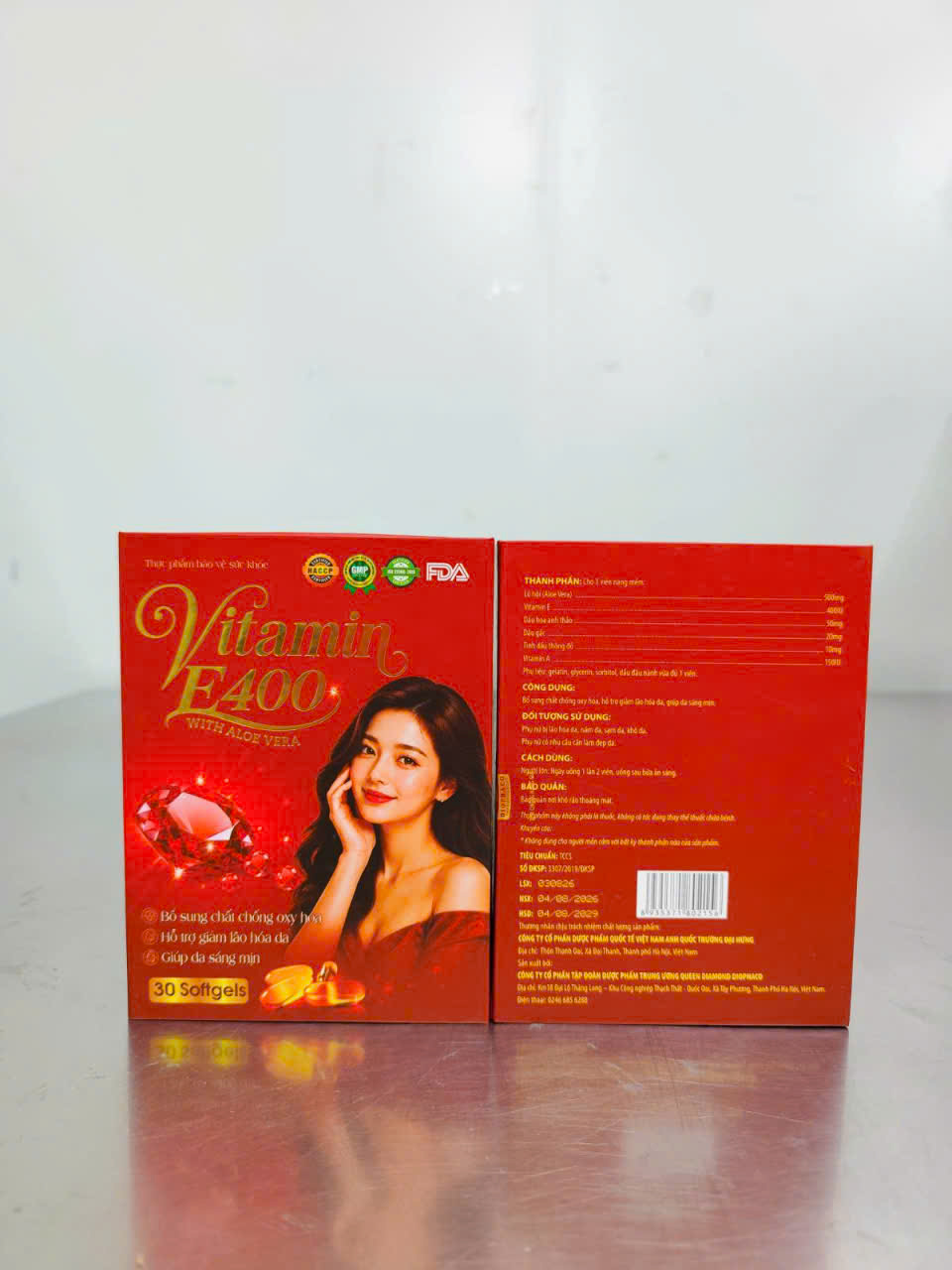 (Mua Sỉ Liên Hệ Zalo) Viên uống Vitanin E 400 With Aloe Vera Hộp Đỏ giúp bổ sung vitamin E, hỗ trợ chống oxy hóa, giúp bảo vệ và hạn chế lão hóa da, giúp da sáng, mịn hộp 30 viên
