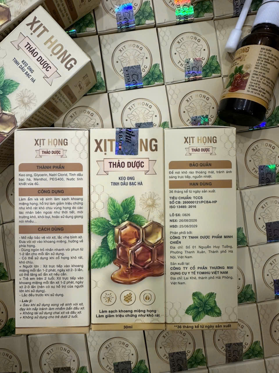 (Mua Sỉ Liên Hệ Zalo) Xịt Họng Thảo Dược Keo Ong Tinh Dầu Bạc Hà giúp làm dịu cổ họng giảm ngứa rát cổ họng, đau họng hộp 30 ml