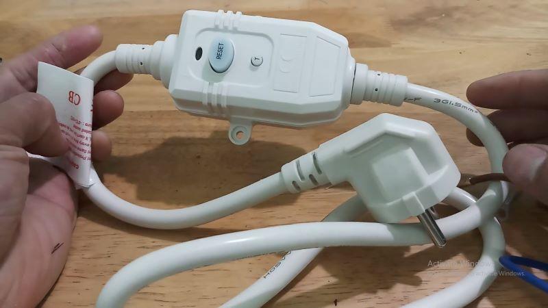 Dây chống giật bình nóng lạnh là gì? Có thực sự cần thiết không? (Giải đáp chi tiết từ A–Z)