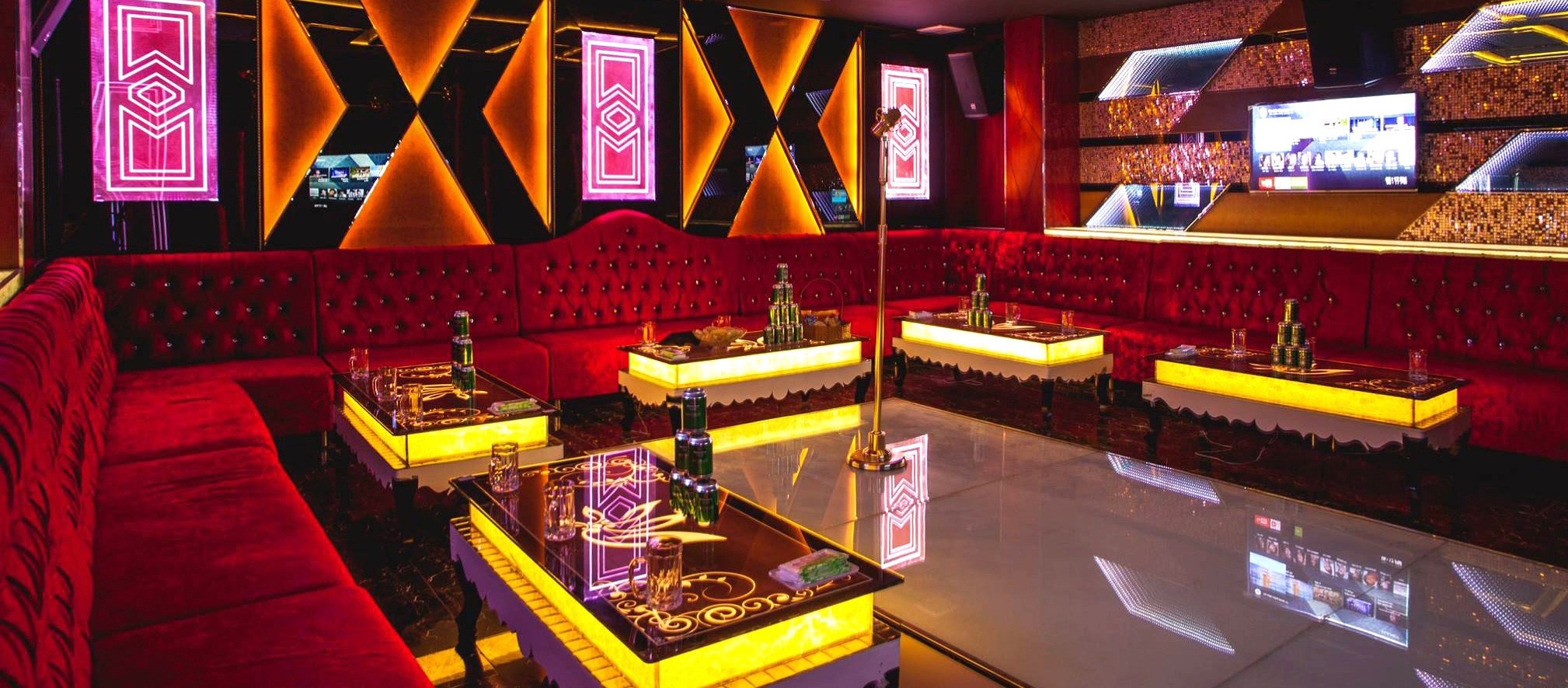 Hình ảnh thi công thực tế phòng Karaoke Ninety One Cần Thơ