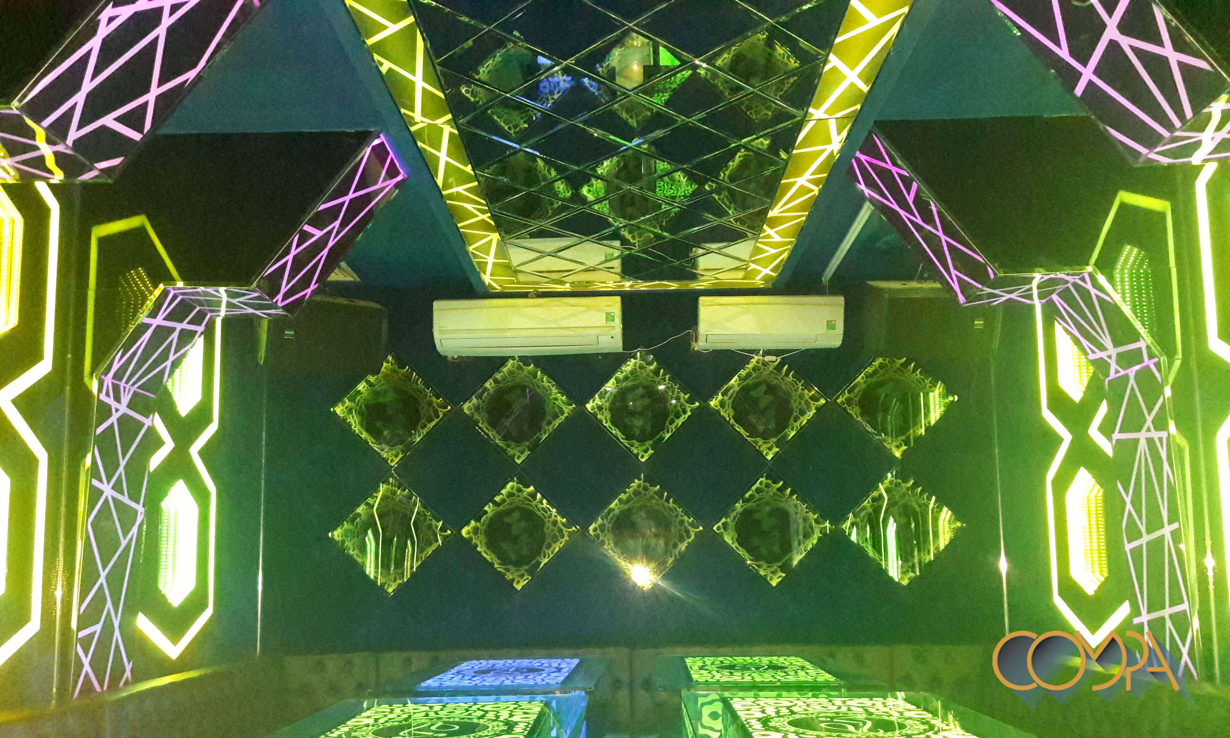 Hình ảnh thi công thực tế kính vô cực Karaoke Lan Anh